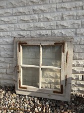 altes Fenster mit Rahmen Holz