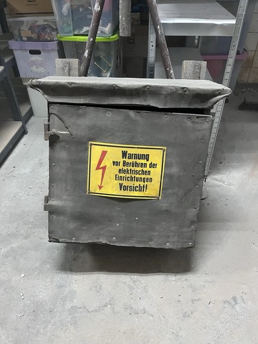 Alter holzkasten für elektrik - alter,