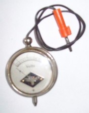 Alter Spannungsmesser